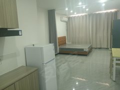 扬中扬中市区市中心太平路出租公寓 一室一厅 有独立卫  精装 设施全无中介费出租房源真实图片
