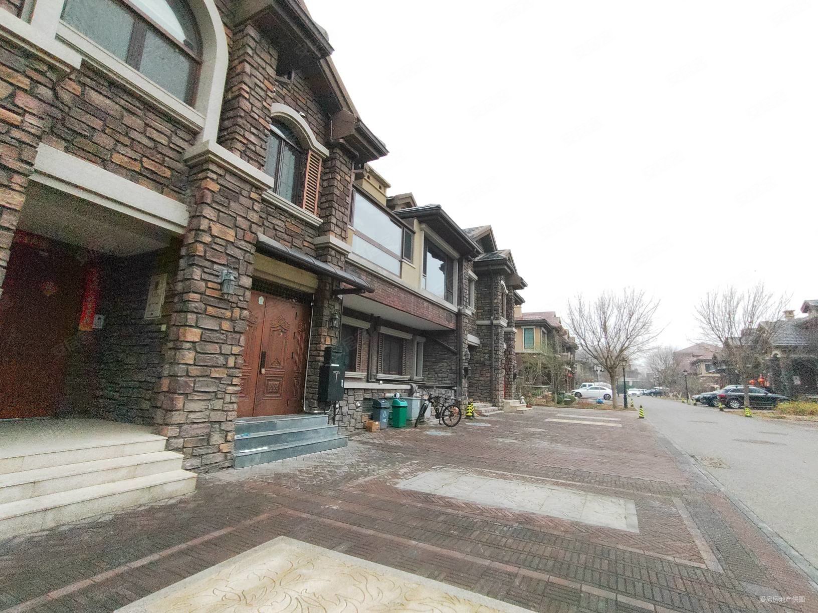 北辰红橡墅3室2厅3卫372.58㎡南北1150万