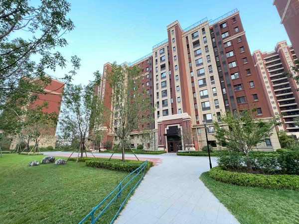 青岛城阳国学公园青特小镇f区新上好房 青特小镇 精装修套三双卫 有