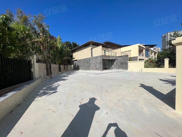 三亚吉阳水三千绿地悦澜湾(别墅)大哥大姐 市区全新3房别墅 全新装修