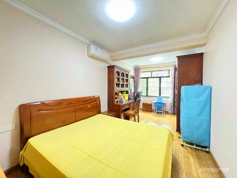 山水英伦庄园精装一楼 诚心出售 配套齐全 带院子 近地铁!