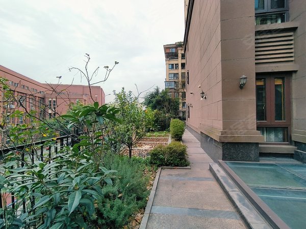 重庆渝北照母山约克郡上林洋房宇宙中心 香港置地约克郡 七房 35000元