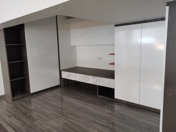 汕头金平金湖路深源金紫名邦(商住楼)金紫名邦花园一期中间楼层40平