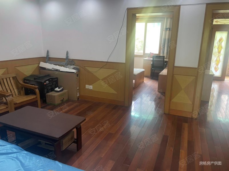 玄武湖解放门旁台城花园小区带电梯 三房两卫 环境好 好停车