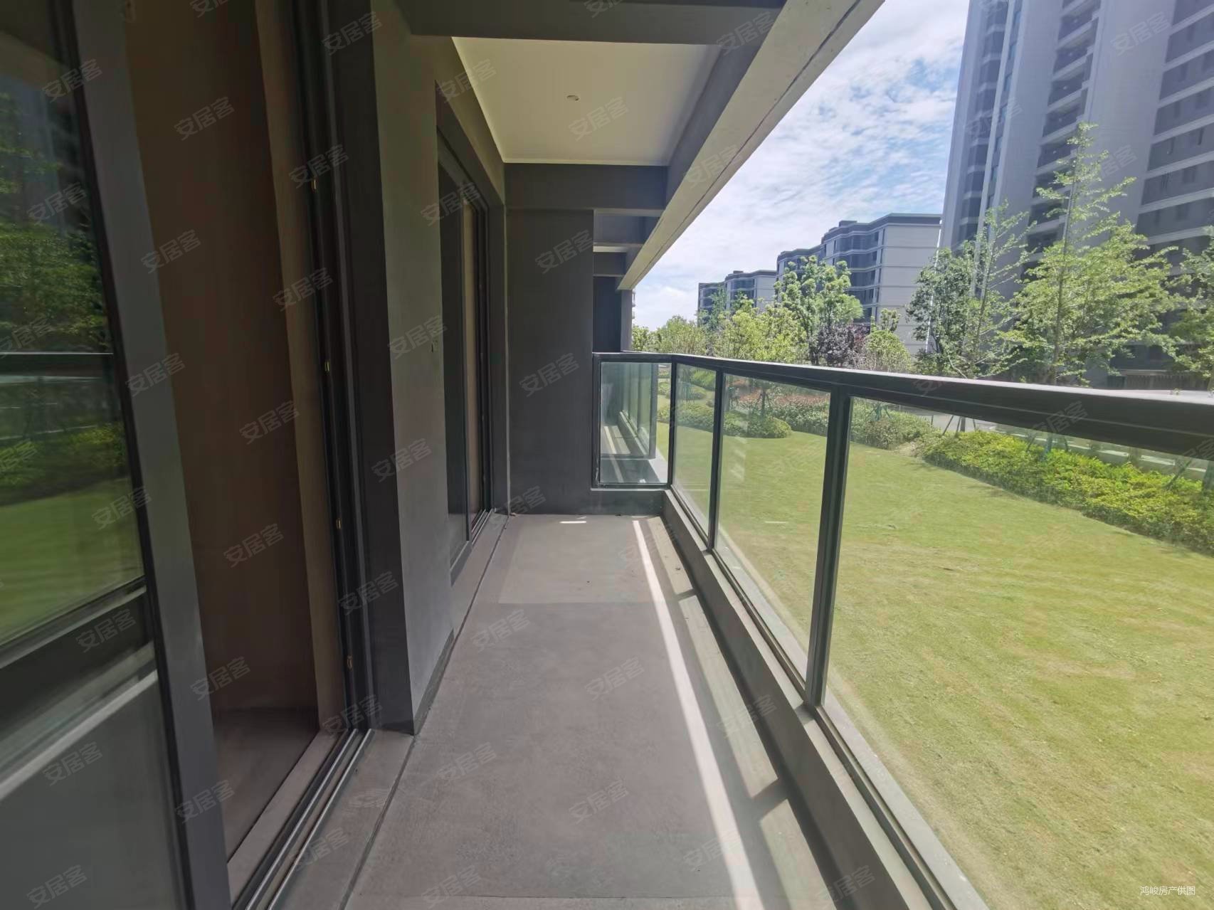 杭州湾新区世外旭辉城现房随买随住,小区环境优美,绿化率高