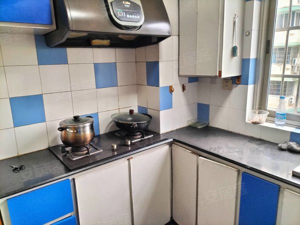 金华婺城婺城江南南滨花园世贸旁 轻轨口 有小区 两室两厅带阳台 拎包