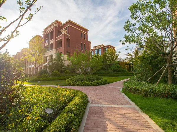 青岛城阳白云山公园青特小镇c区青特小镇c区 套二1900 看房随时 拎包