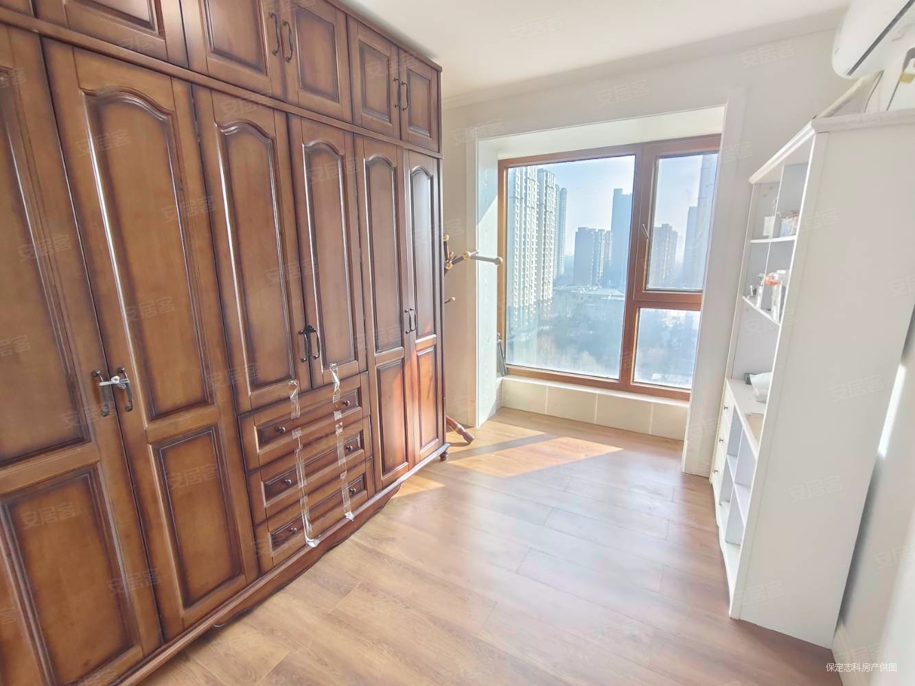 源盛嘉禾B区4室2厅2卫158.5㎡南北132万