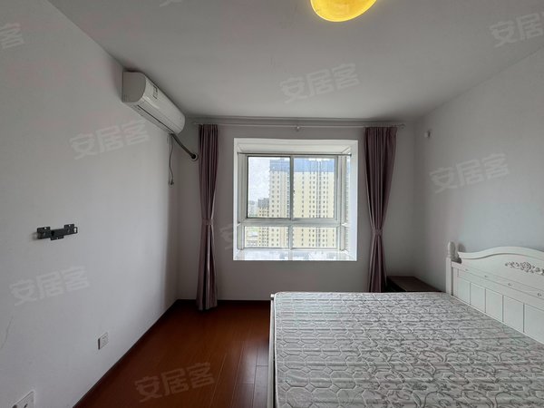 地铁18号,繁荣路,繁荣馨苑电梯两室一厅一厨一卫,两房朝南