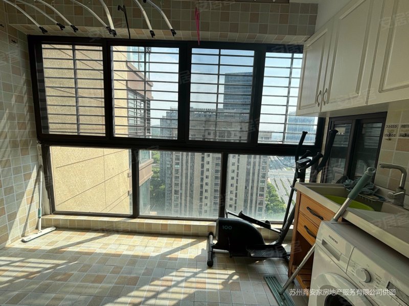 瞰湖花园(三期) 南北通透 带电梯 交通便捷 商品房 房龄新