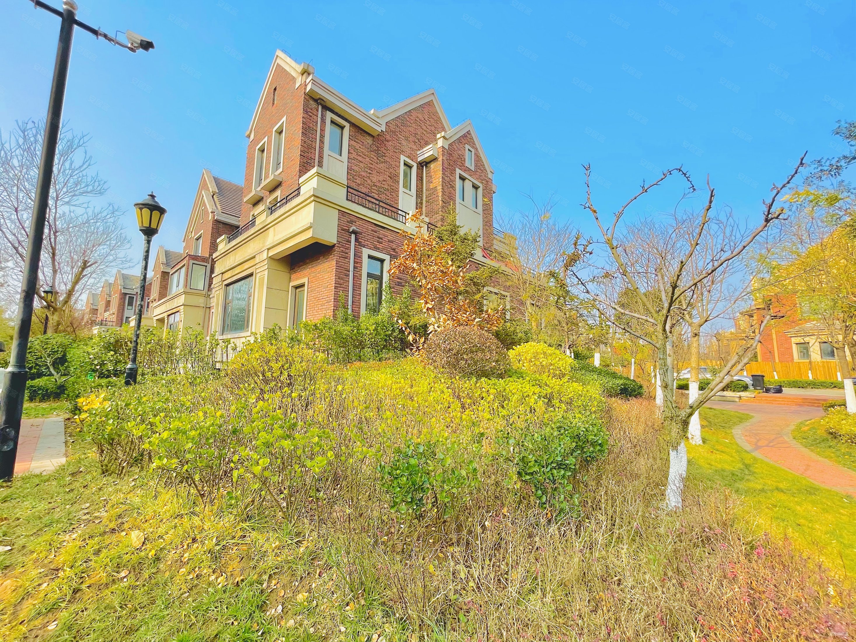 世茂红墅湾(别墅)5室3厅6卫278㎡南北700万