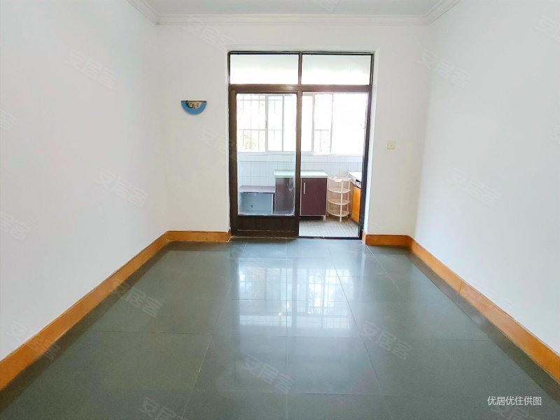 江岸小区两室一厅出售中间楼层四楼江景房采光采阳好带江滨昆八