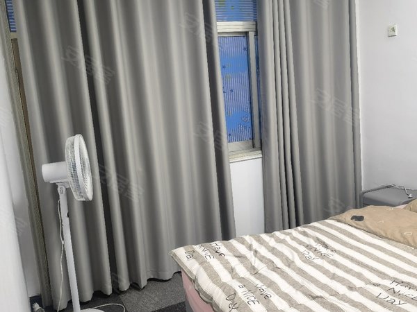 绍兴诸暨诸暨市区浣江路26号楼浣江初中旁,二室一厅,精装修,一万二