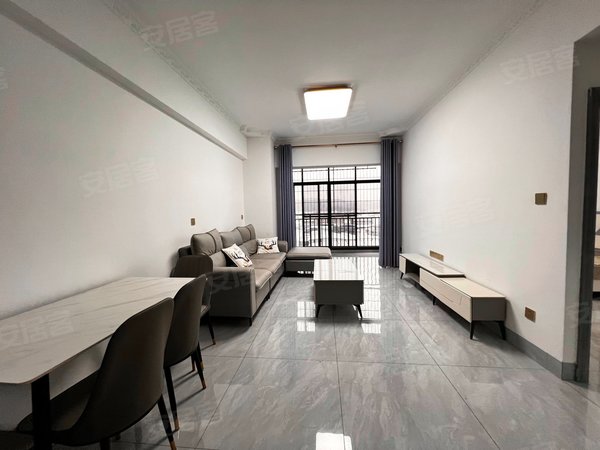 南宁西乡塘安吉鸿彦苑大阳台哦,业主配的都很奈斯,创业地铁口附近