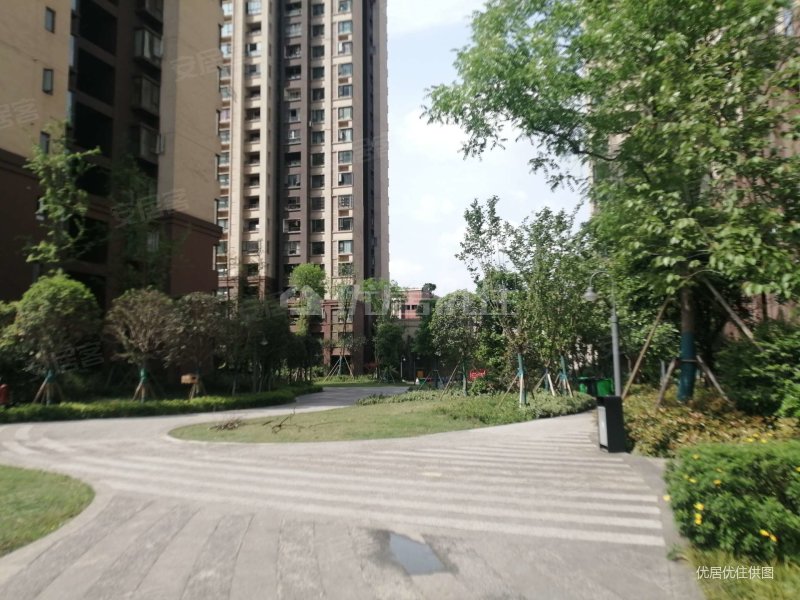 华融现代城清水两房出售