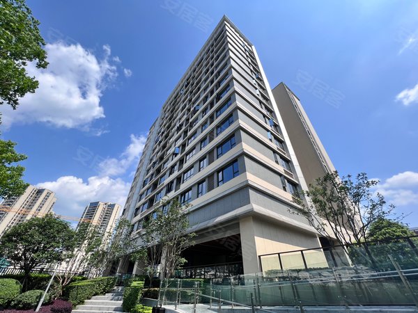 重庆渝北礼嘉龙湖昱湖壹号燃界礼嘉地铁旁    楼下龙湖天街   住家