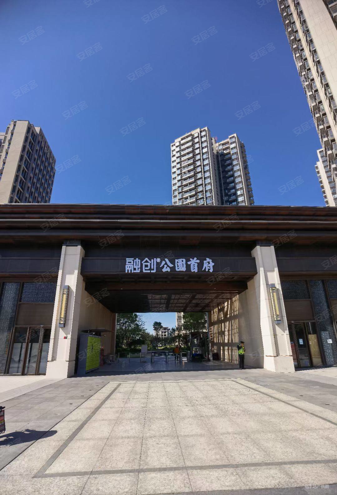 融创公园首府3室2厅2卫89.66㎡南北182万