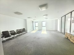 青岛市北中央商务区西王大厦 3室1厅0卫  电梯房 176平米出租房源真实图片