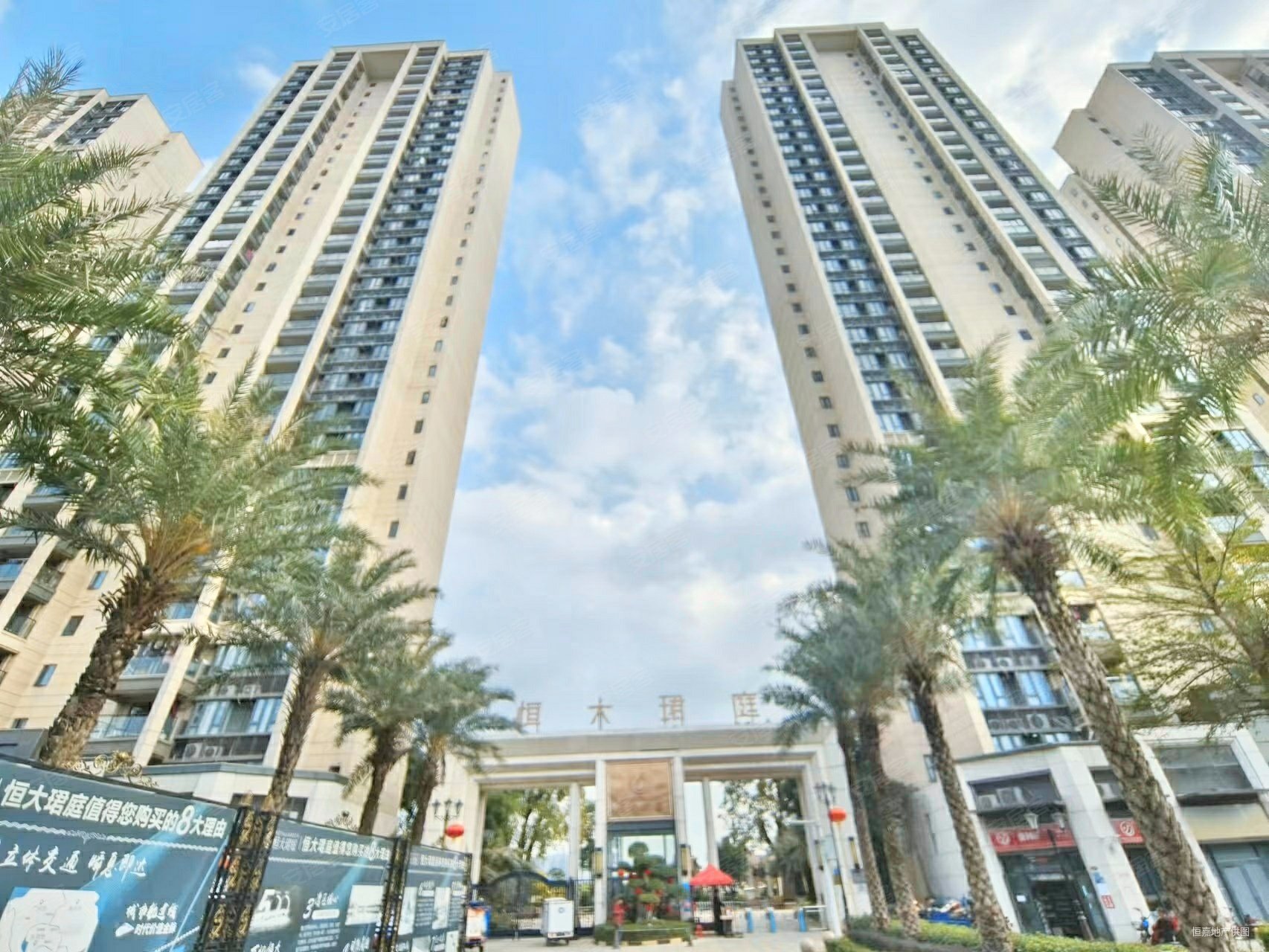 恒大珺庭电梯房满二住房3室2厅诚心出售价格可议