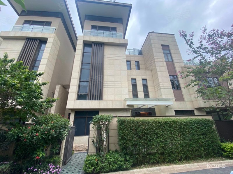 番禺广场地铁口板块别墅天颐华府座北朝南望湖景