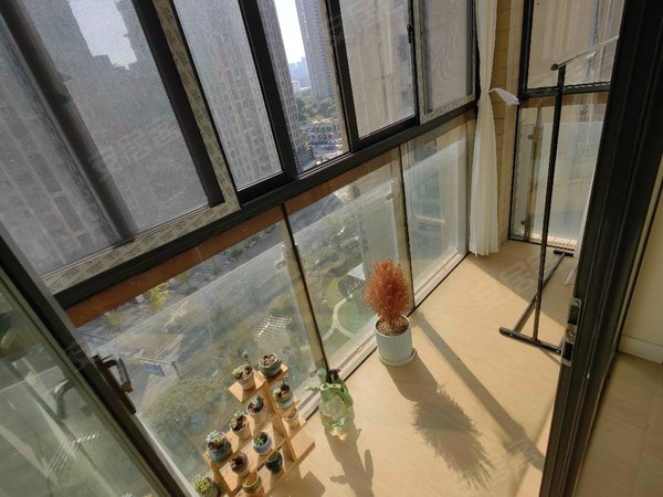 杭州滨江区政府风雅钱塘可短租 风雅钱塘刚退出主卧实体墙朝南带阳台