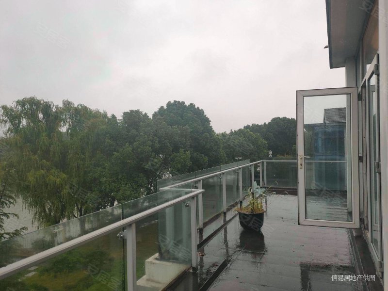 金水湾临湖独幢别墅|自带游艇码头社区 环境优美畅游金湖全景