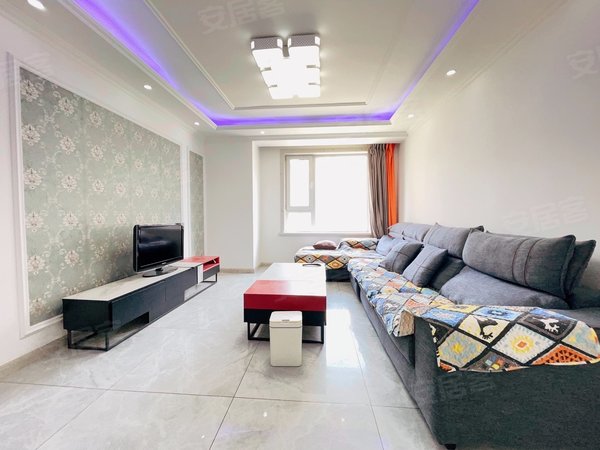 长春净月生态广场保利香槟凯歌保利三期,紧临华岳学校,封闭小区,人车