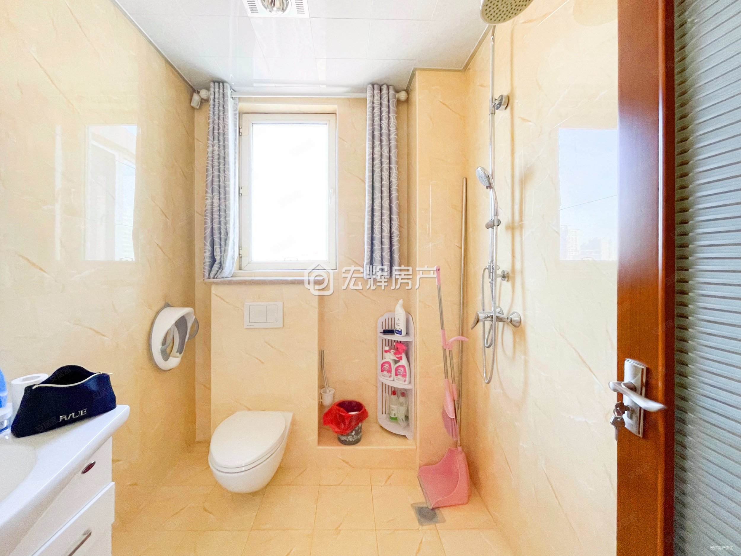 鸿运润园3室2厅2卫145.38㎡南北189万