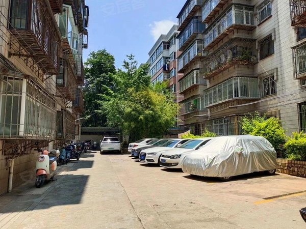 小西门地铁口五华区人民医院云大医院文林师大实验中学旁