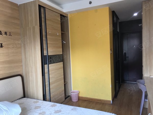 青岛市北中央商务区悦澜诚品中央商务区延吉路万达附近悦澜诚品精装
