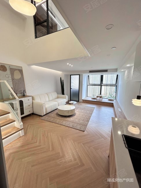 天府三街丨4.9米跃层(可签民宿,包租6000)地铁300米