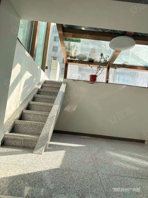 一楼带前后院子 带下沉 带地暖中央空调 精装修 南北通透,宏基宏公馆