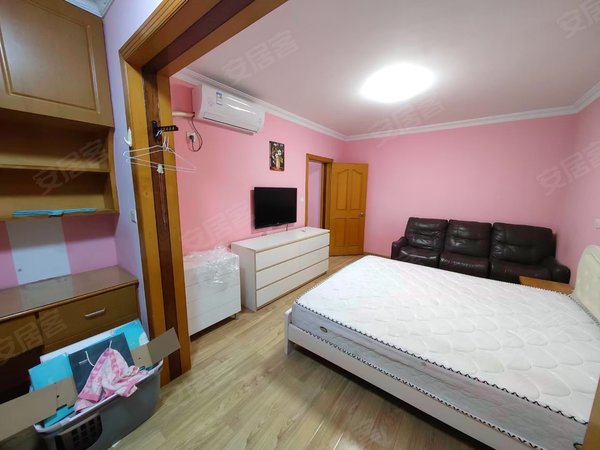 上海浦东三林凌云公寓地铁6号线灵岩南路站.凌云公寓电梯12楼.