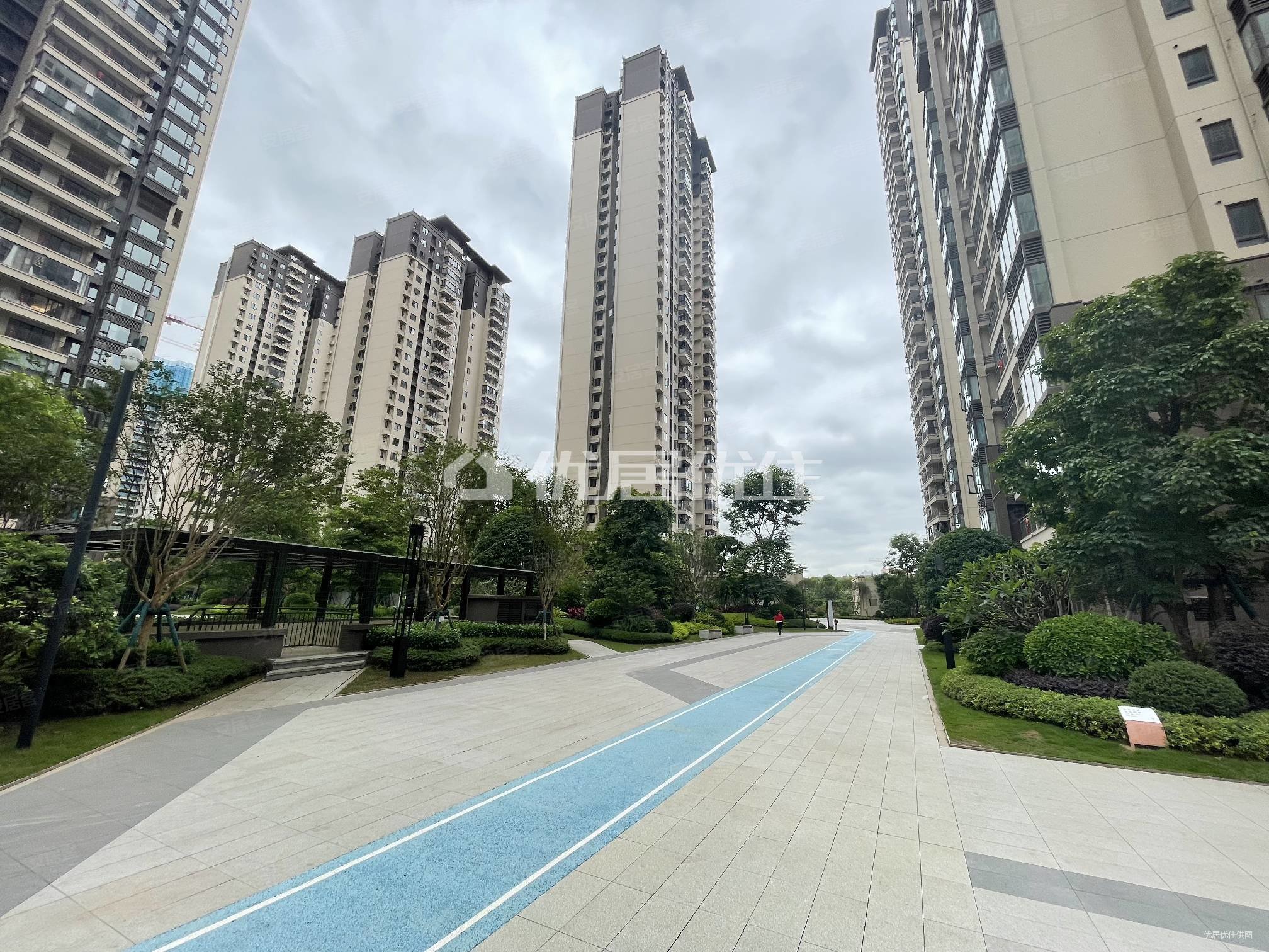 中南紫云集4室2厅2卫109.55㎡南90万