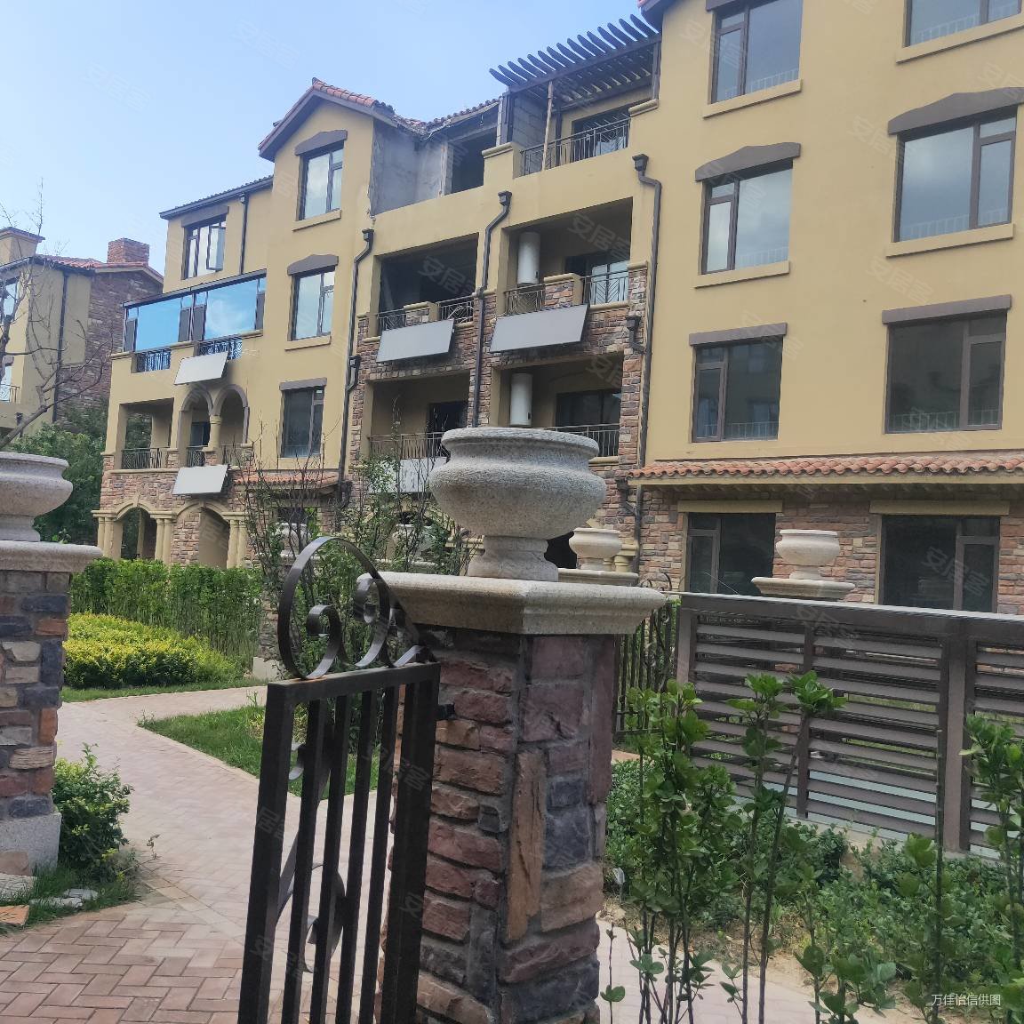 小别墅55平院,绿地山鼎庄园二手房,358万,4室2厅,4卫,200平米-太原