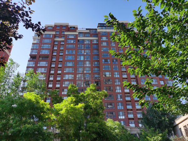 青岛城阳白云山公园青特小镇e区新上好房源,空房出租,带车位.