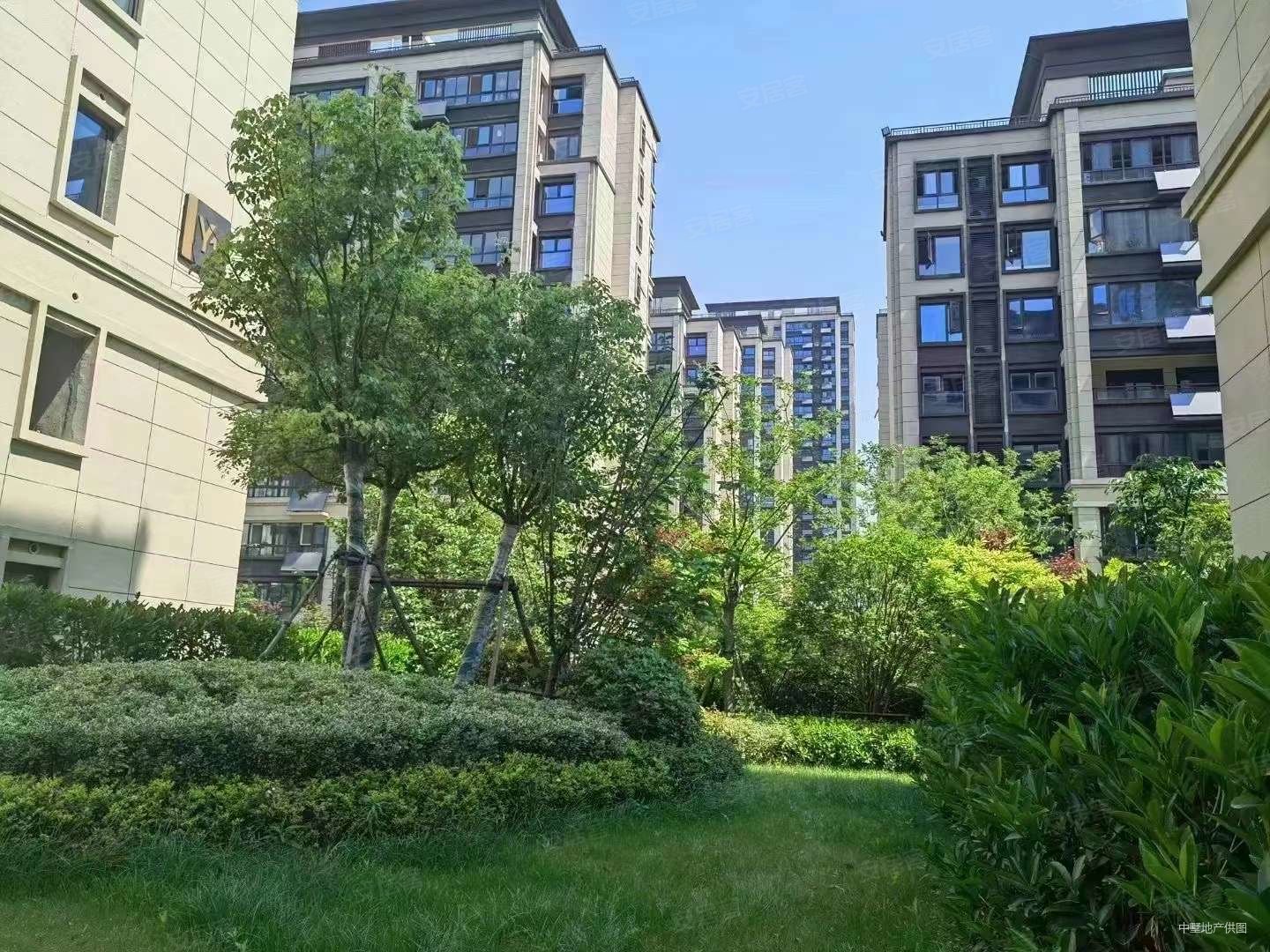 3号线地铁口龙湖春江紫宸小区一套洋房底复诚心出售
