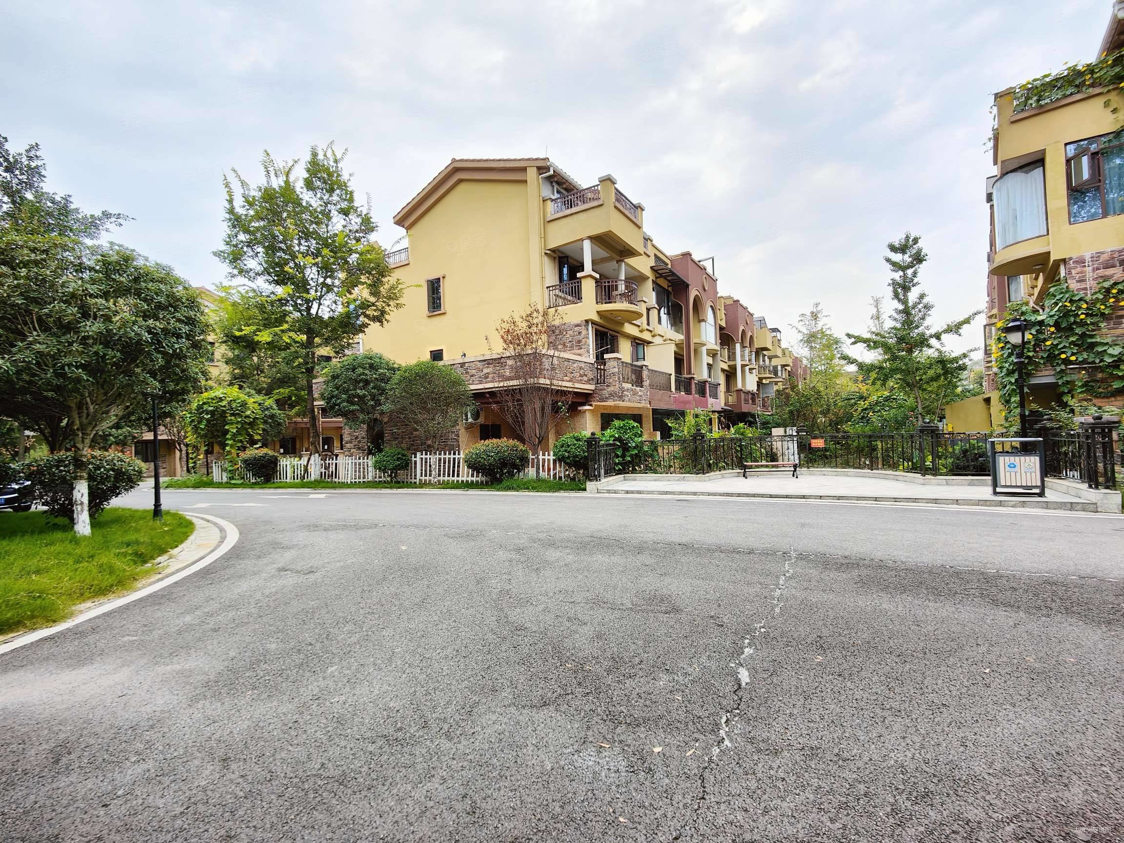 蓝泊湾二手房,368万,6室2厅,6卫,209平米-成都安居客