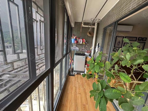 深圳龙华大浪元芬金园大厦紧挨6号线地铁元芬地铁口,精装4房,看羊台山