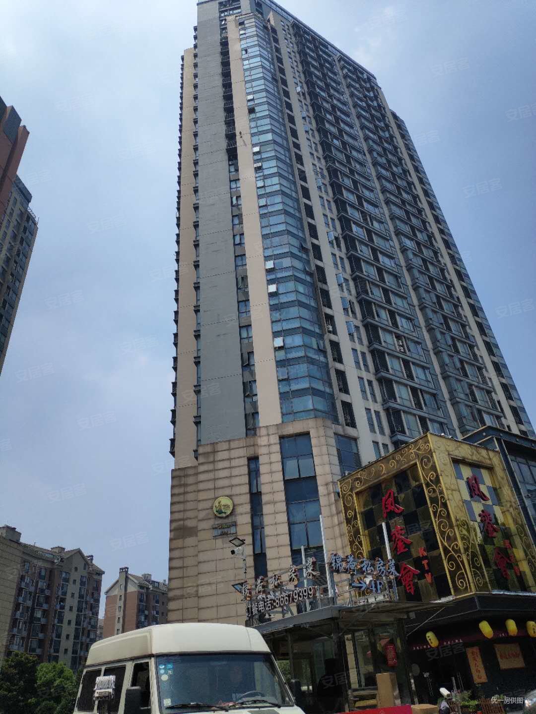 五塘广场地铁口盛景园小区商品房三室272万