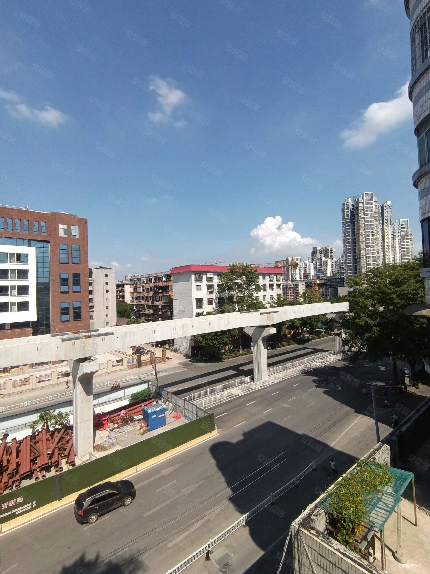 八中东小44万西船大院两房两厅随时看房