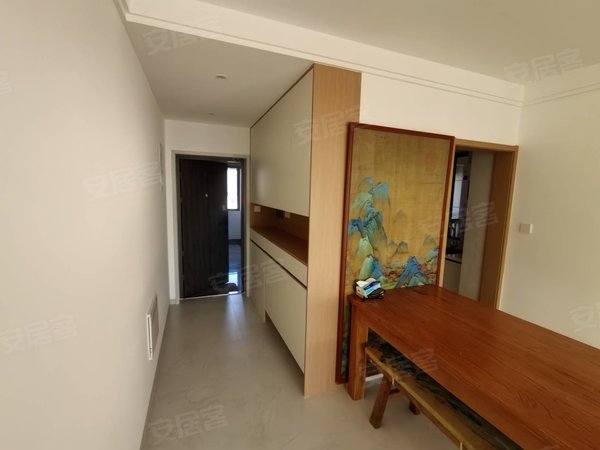 包头稀土高新区滨河大厦伊泰华府荟伊泰一期 三室两厅两卫精装修 第一次出租出租房源真实图片