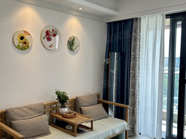 西双版纳景洪龙舟广场绿城春江明月市区 绿城春江明月 一室两厅 家电齐全 拎包入住 小区环境好出租房源真实图片