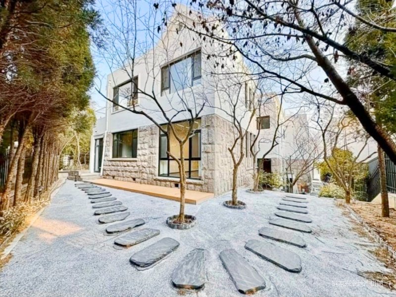 银都花园(南区)(别墅)9室4厅10卫296㎡南北3100万