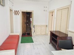 丹东振兴六纬路小学学区六纬路附近 步梯一楼两室 家电齐全 拎包即住 包取暖物业出租房源真实图片