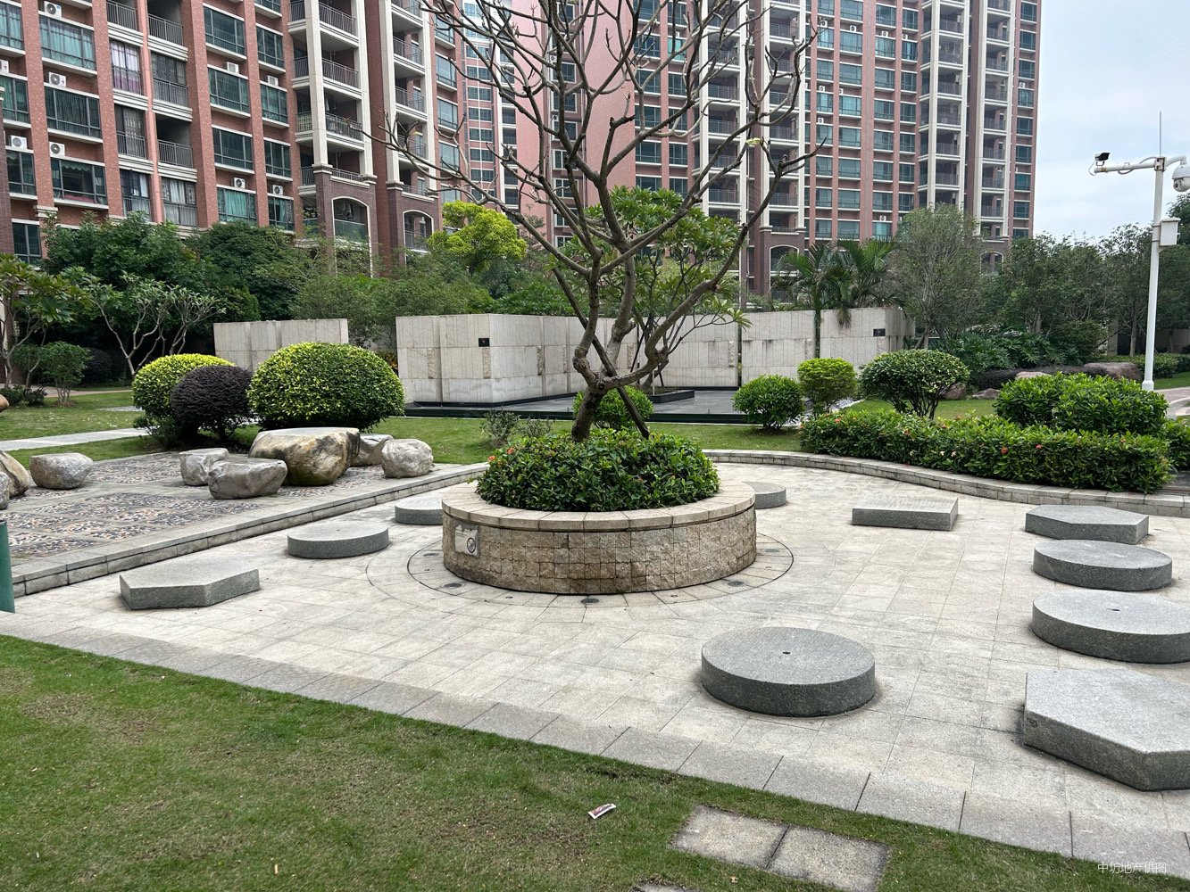 雅德花园4室2厅2卫128.01㎡南北90万