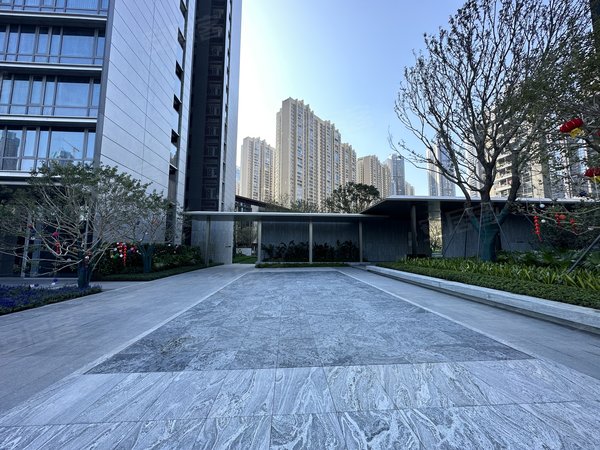深圳南山大冲华润城润玺(二期)润玺二期,120平三房,黑色系家私出租