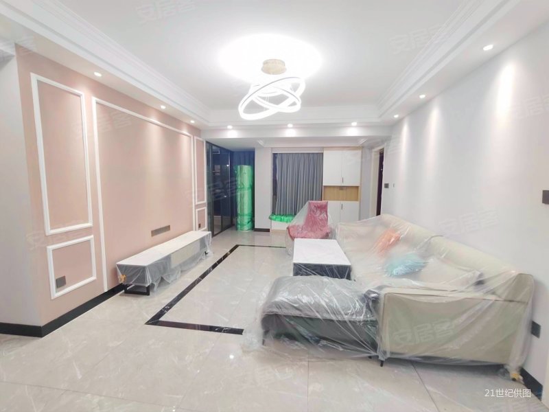 1年的精装修 没入住过 红谷十二庭四房 全新家具家电