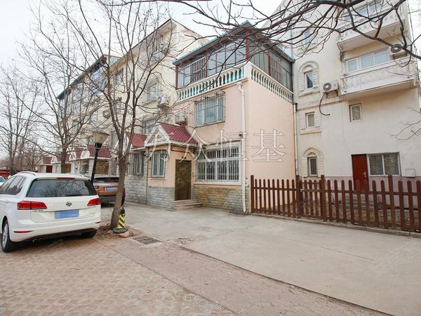 北京昌平北七家海德堡花园(别墅)海德堡别墅 集中供暖 9500每月  客厅