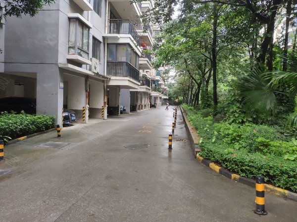 南宁青秀柳沙半岛融园业主自住 温馨大三房 配齐家电家具 另有车位